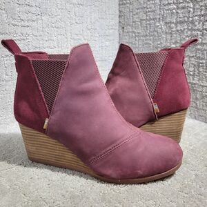 Toms Kelsey Women's Size 9 US Burgundy Suede Leather Ankle Chelsea Wedge Boots